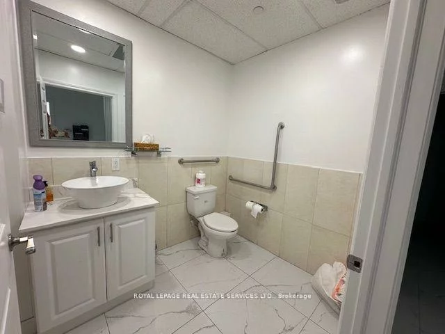 7163, Yonge, Thornhill, Markham