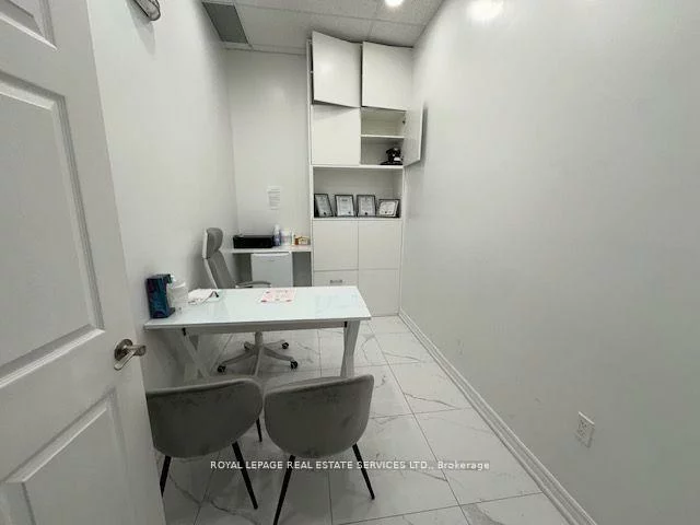 7163, Yonge, Thornhill, Markham