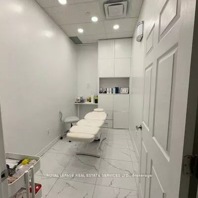 7163, Yonge, Thornhill, Markham