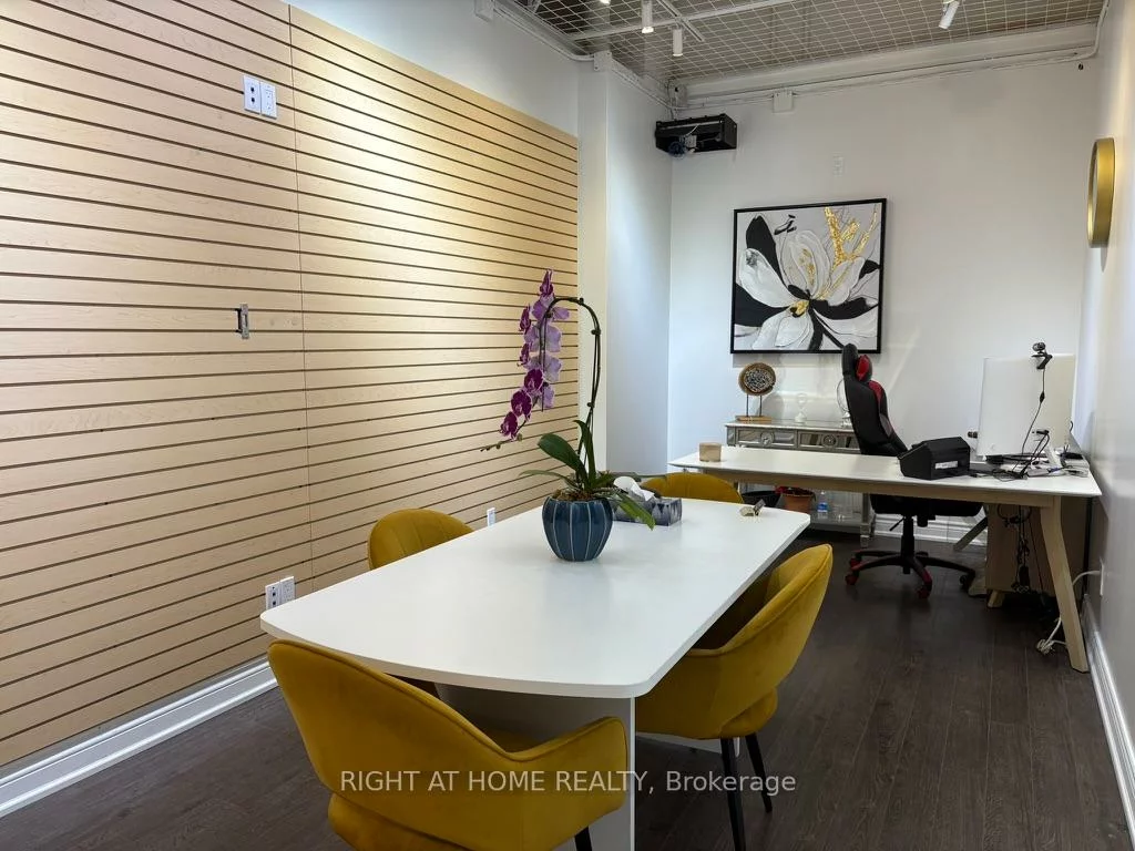 7181, Yonge, Thornhill, Markham