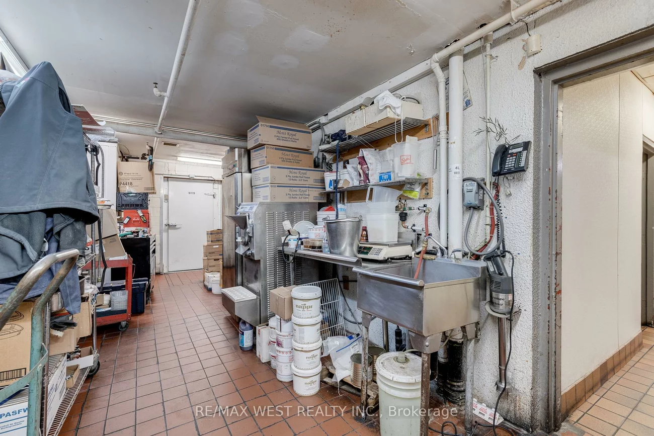 7287, Yonge, Thornhill, Markham