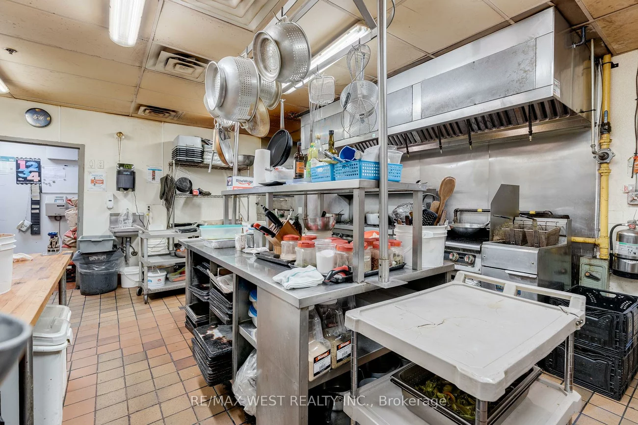 7287, Yonge, Thornhill, Markham