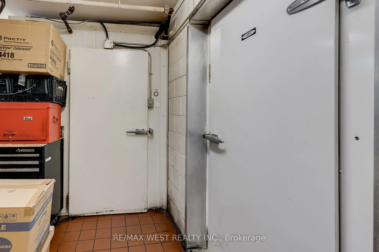7287, Yonge, Thornhill, Markham