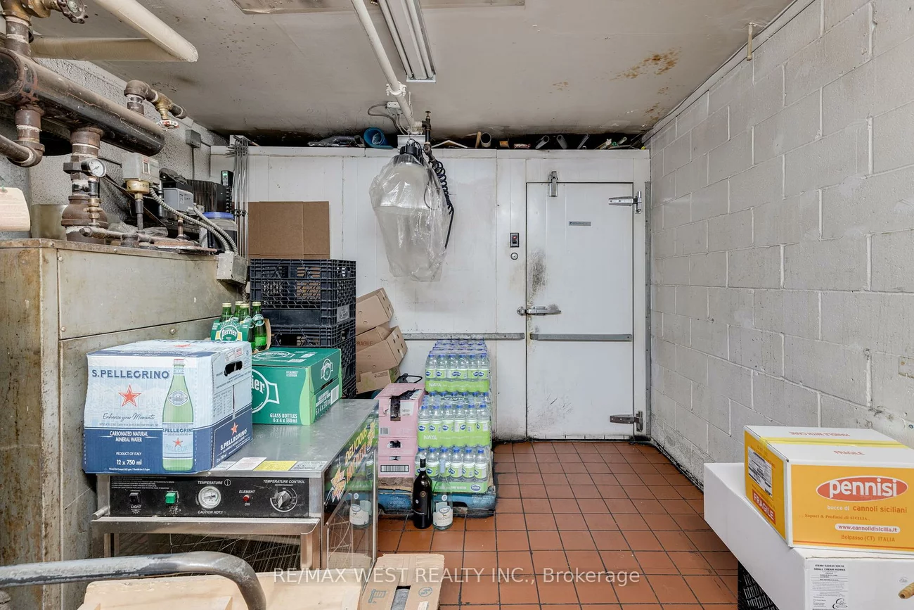 7287, Yonge, Thornhill, Markham