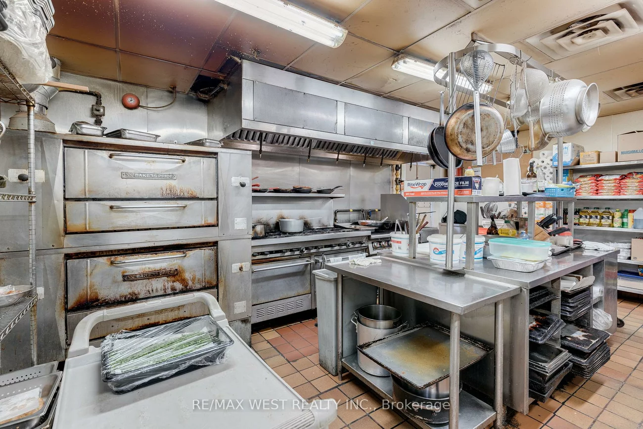 7287, Yonge, Thornhill, Markham