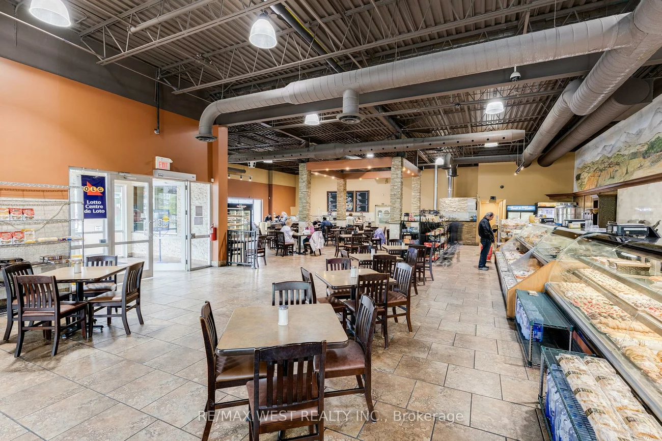 7287, Yonge, Thornhill, Markham