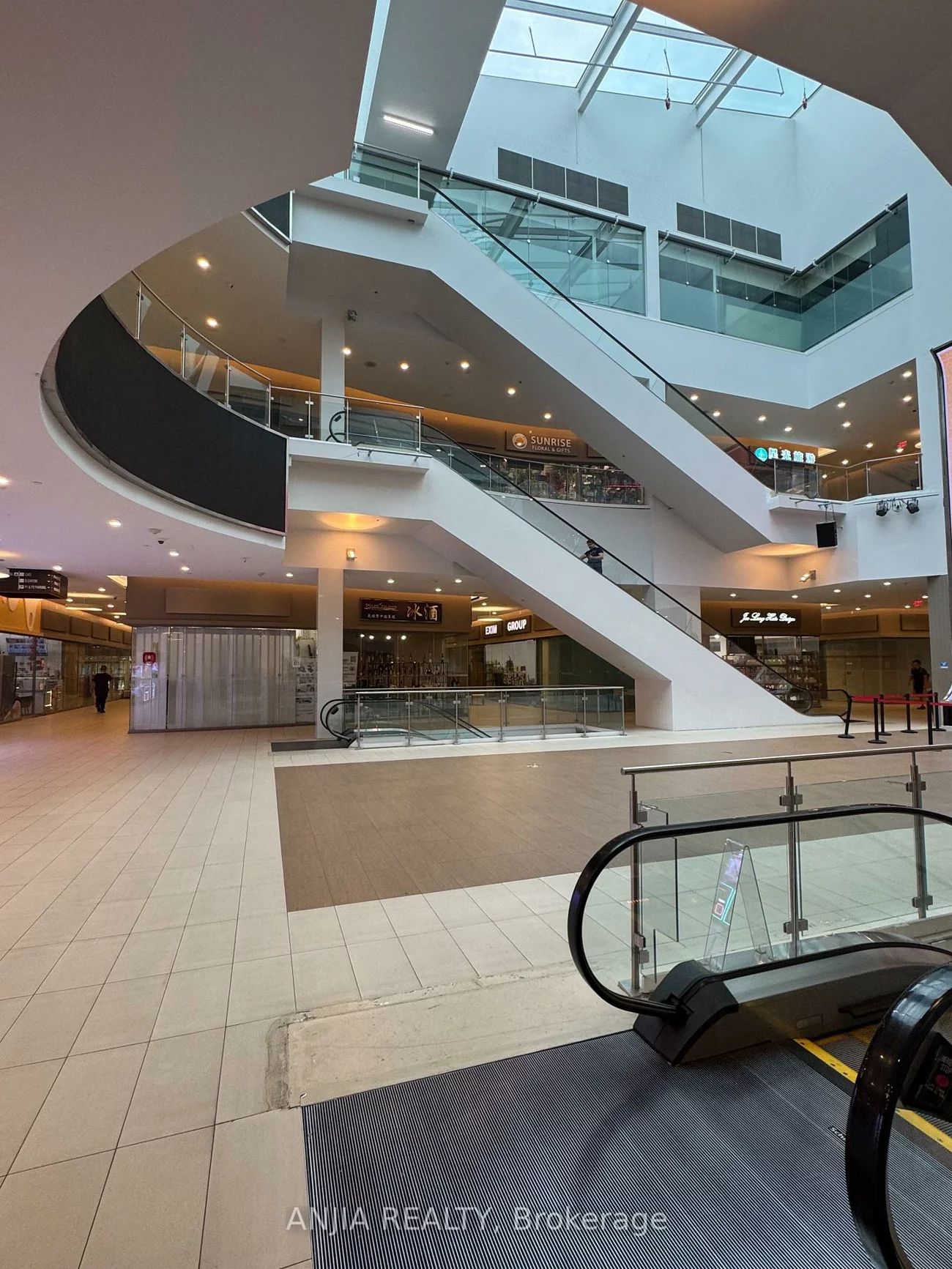 9390, Woodbine, Cachet, Markham