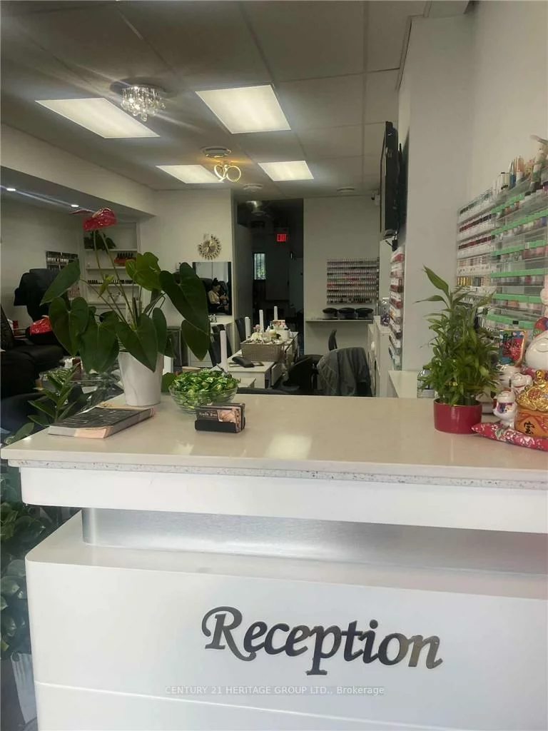7715, Yonge, Thornhill, Markham