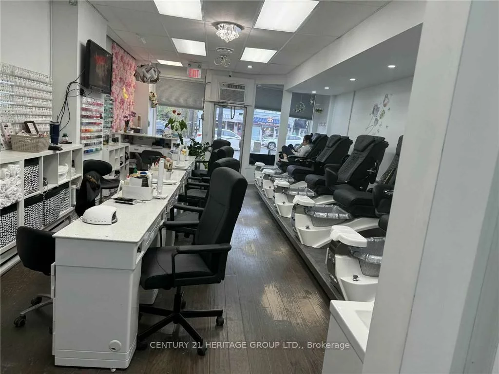 7715, Yonge, Thornhill, Markham