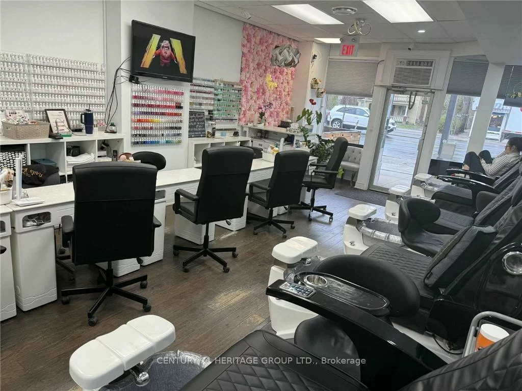 7715, Yonge, Thornhill, Markham