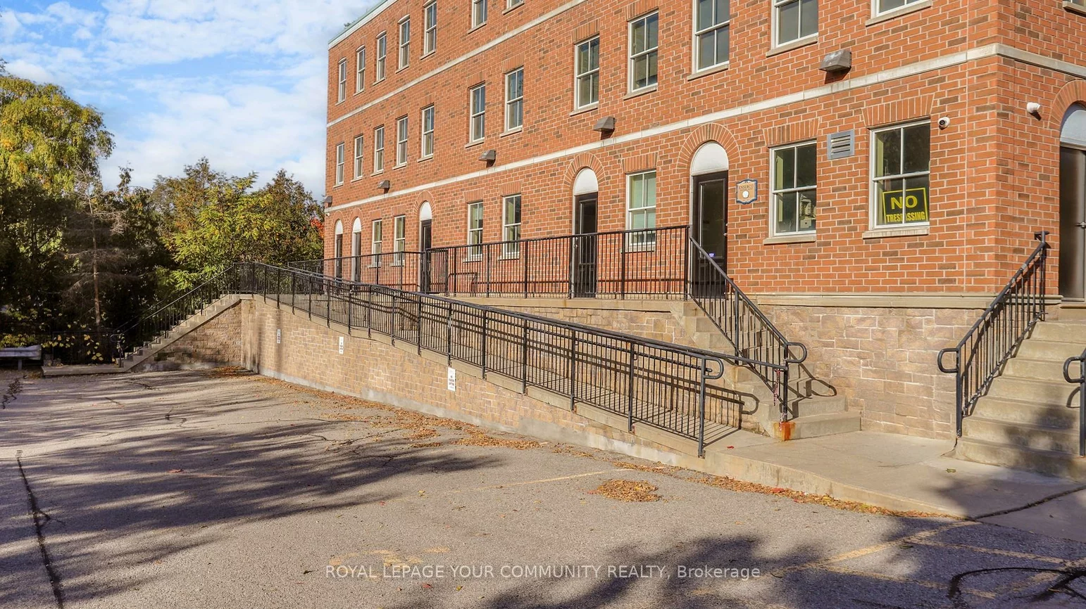 121, Robinson, Old Markham Village, Markham