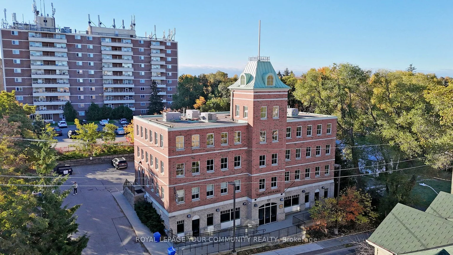 121, Robinson, Old Markham Village, Markham