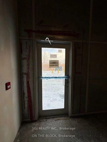 9390, Woodbine, Cachet, Markham