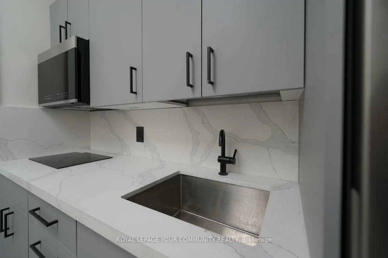 9390, Woodbine, Cachet, Markham