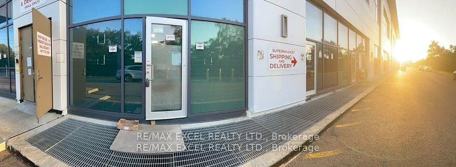 9390, Woodbine, Cachet, Markham