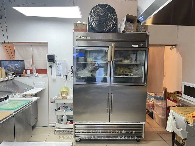 9390, Woodbine, Cachet, Markham