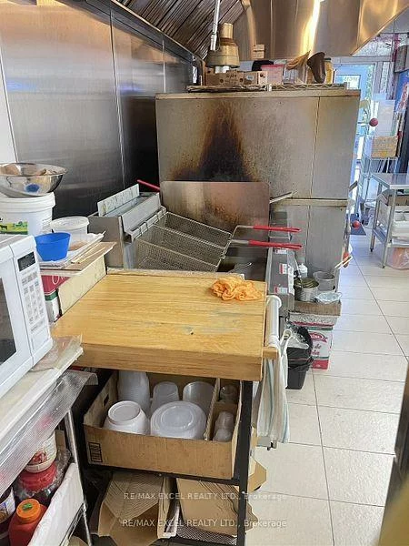 9390, Woodbine, Cachet, Markham