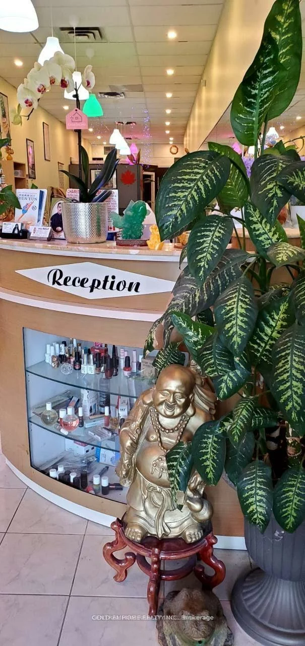 8220, Bayview, Royal Orchard, Markham