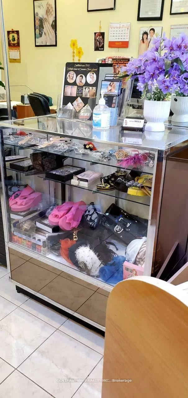 8220, Bayview, Royal Orchard, Markham