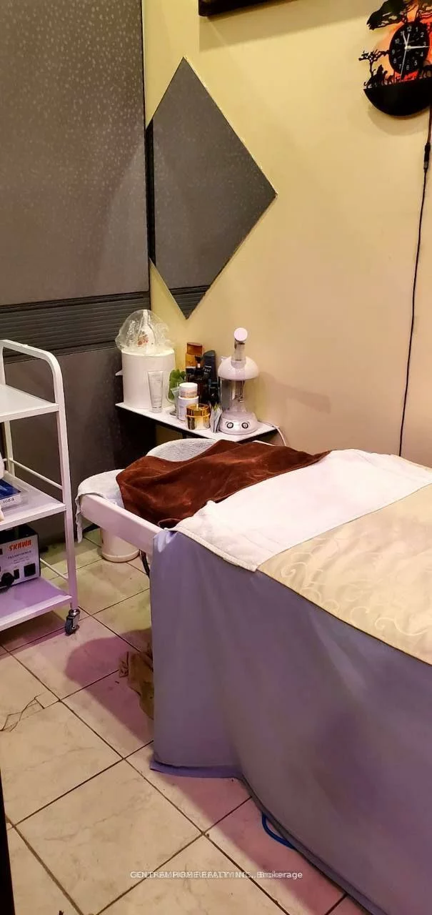 8220, Bayview, Royal Orchard, Markham