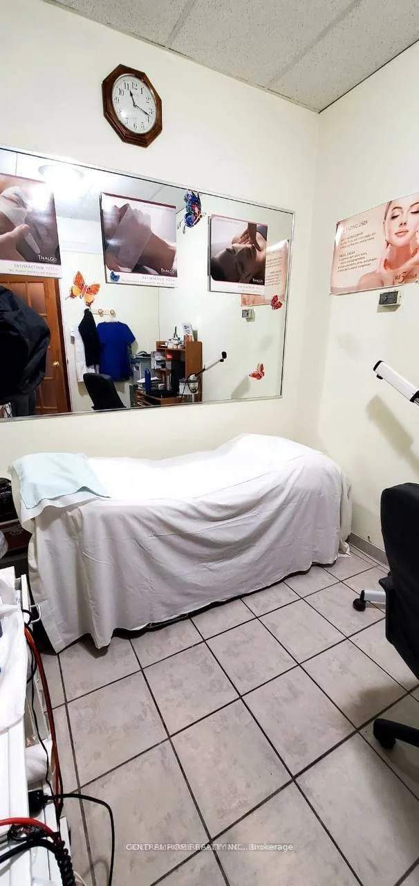 8220, Bayview, Royal Orchard, Markham