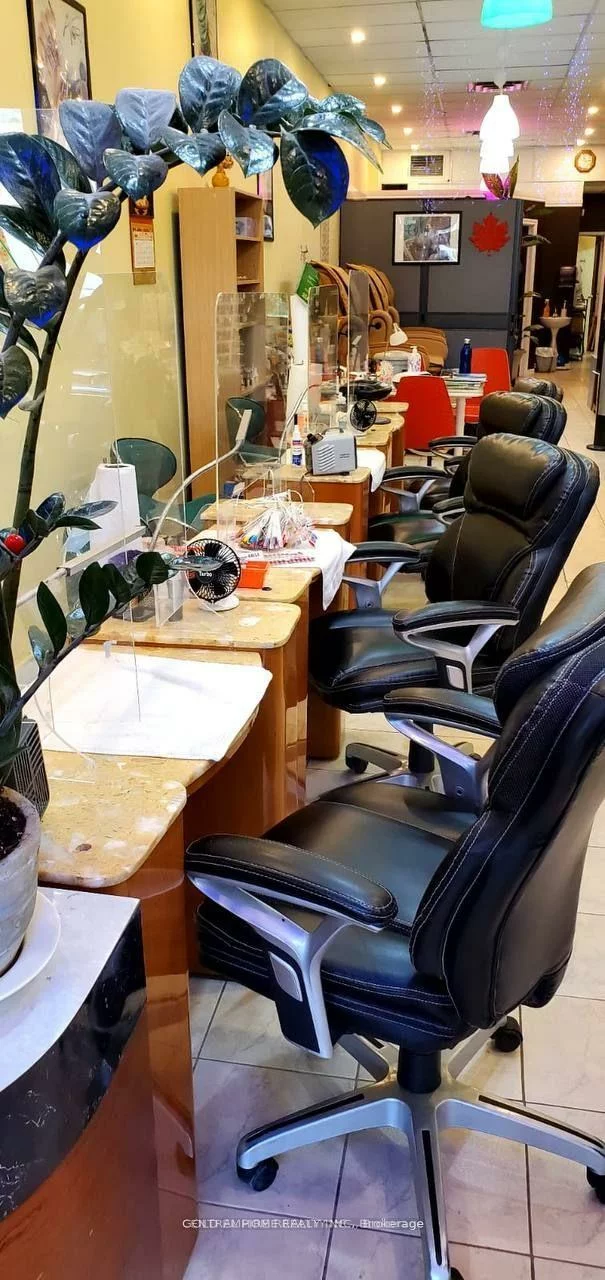 8220, Bayview, Royal Orchard, Markham