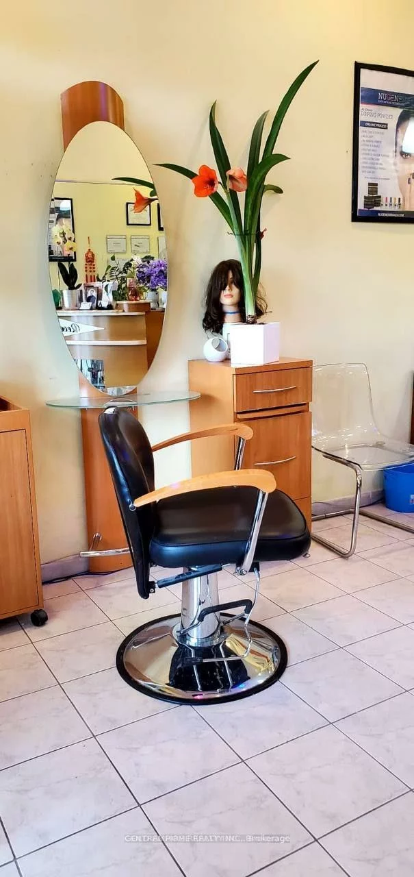 8220, Bayview, Royal Orchard, Markham