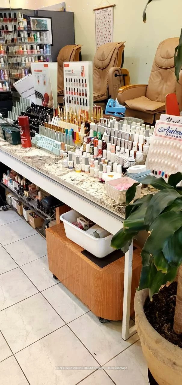 8220, Bayview, Royal Orchard, Markham