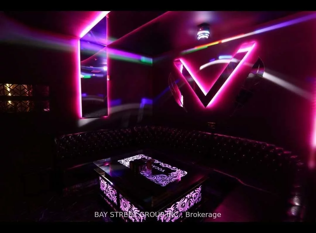 7181, Yonge, Thornhill, Markham