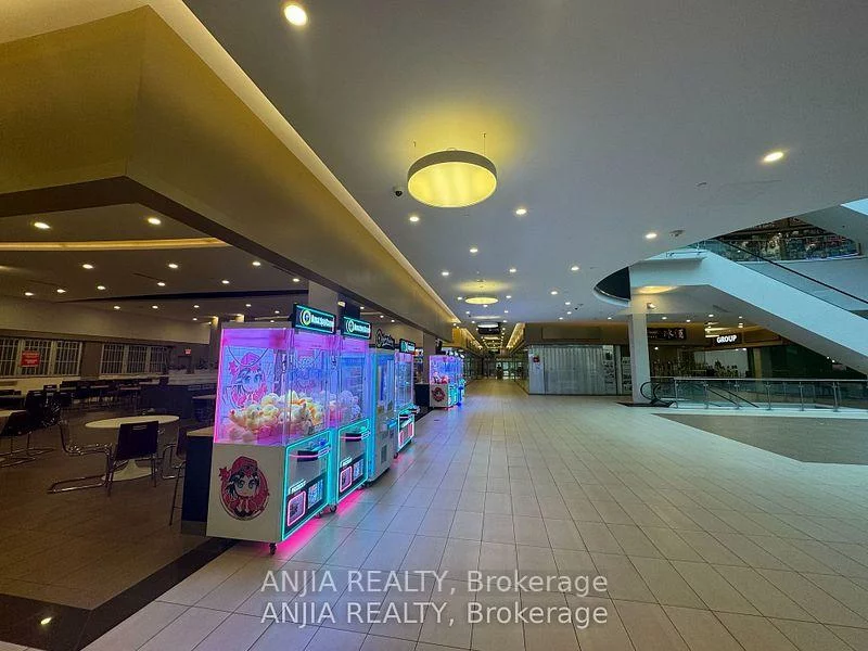 9390, Woodbine, Cachet, Markham