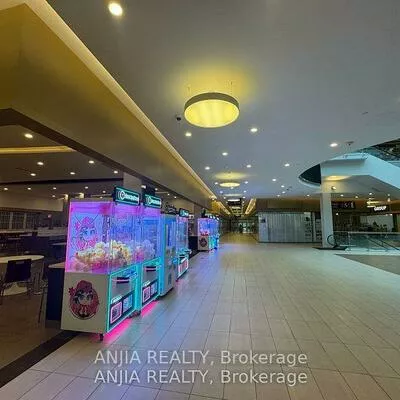 9390, Woodbine, Cachet, Markham