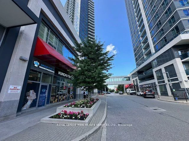 7163, Yonge, Thornhill, Markham