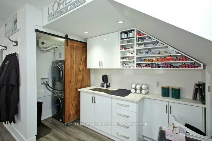 12, Centre, Old Markham Village, Markham