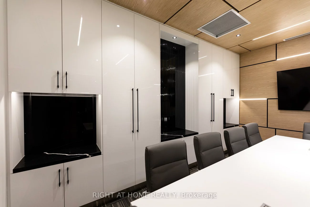 9390, Woodbine, Cachet, Markham