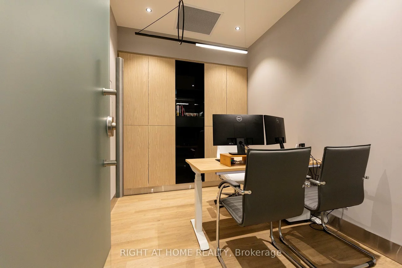 9390, Woodbine, Cachet, Markham