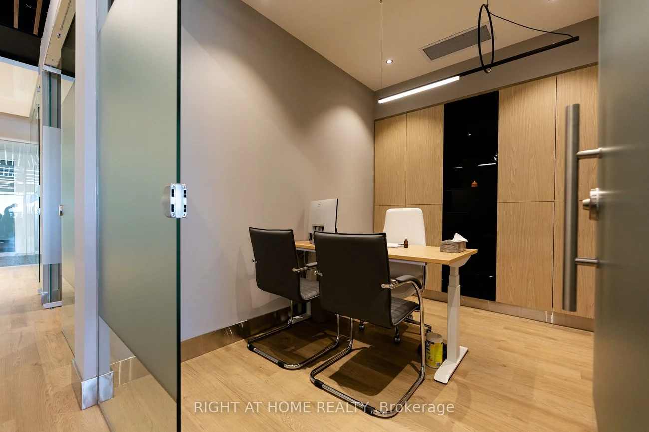 9390, Woodbine, Cachet, Markham