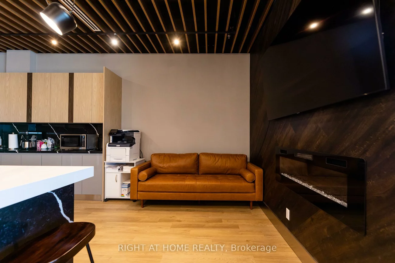 9390, Woodbine, Cachet, Markham