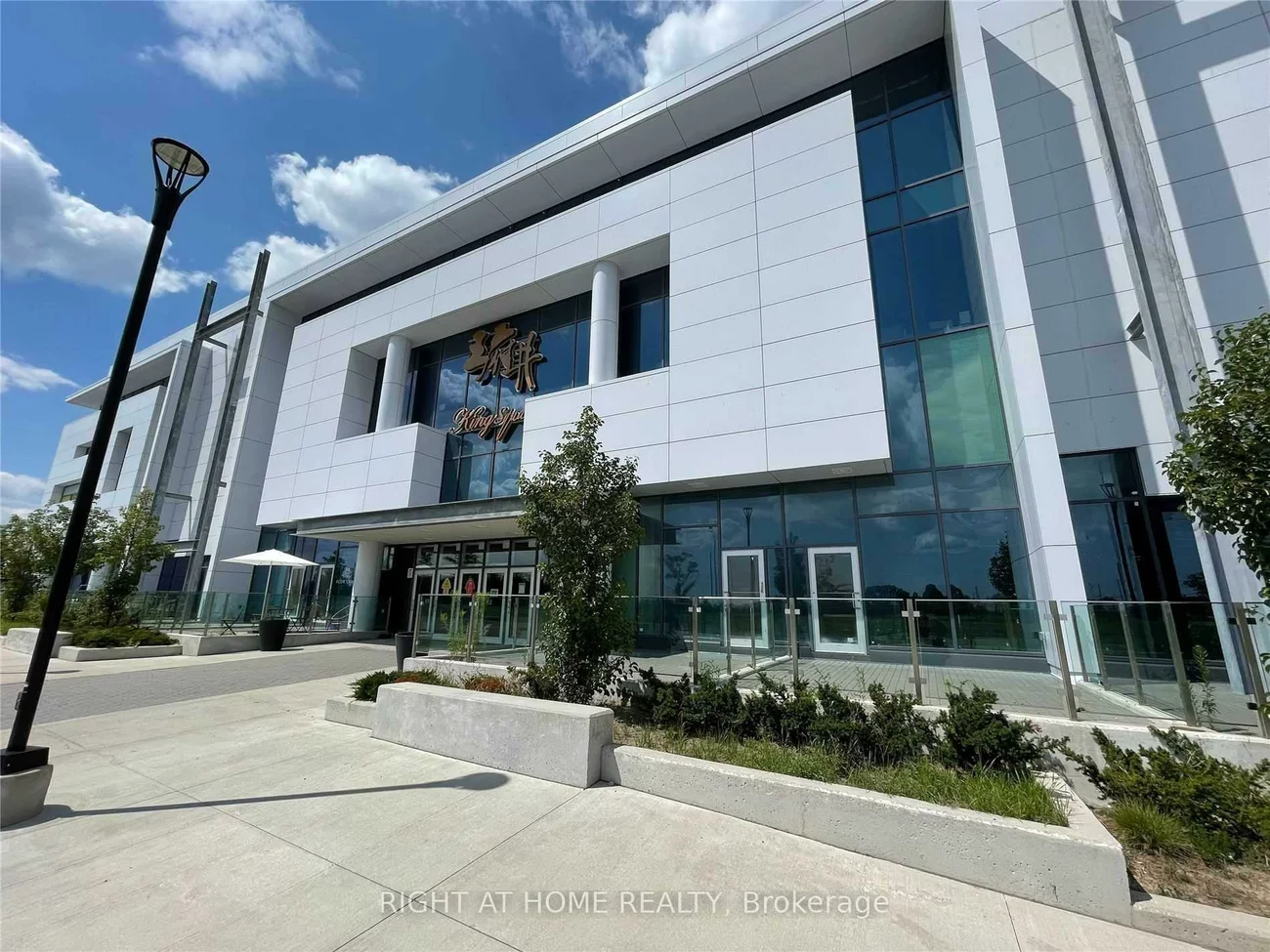 9390, Woodbine, Cachet, Markham