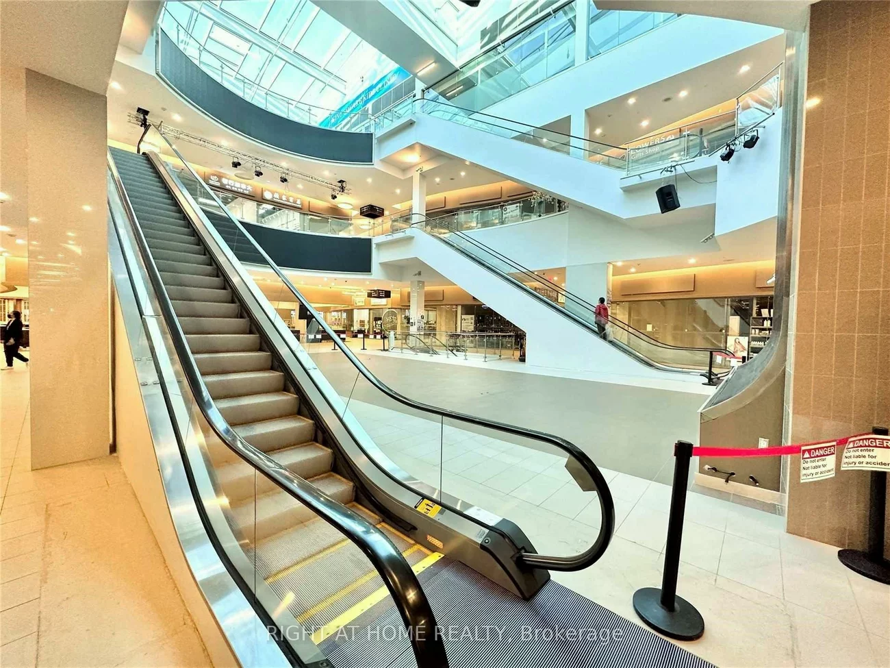 9390, Woodbine, Cachet, Markham