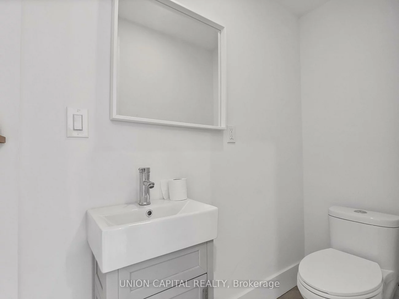 352, Main, Old Markham Village, Markham