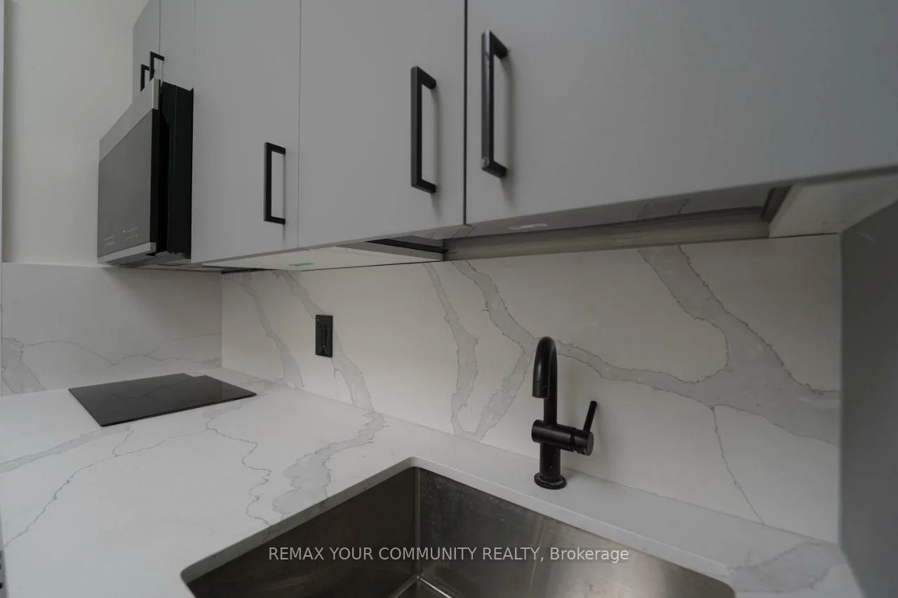 9390, Woodbine, Cachet, Markham