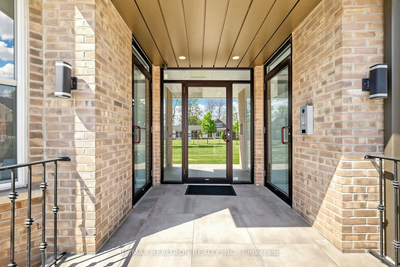 352, Main, Old Markham Village, Markham