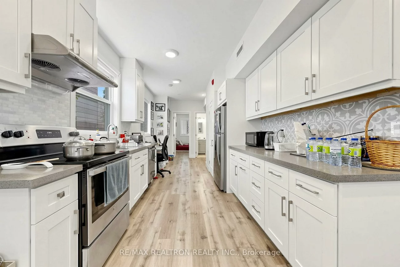 352, Main, Old Markham Village, Markham