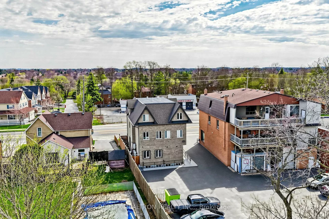 352, Main, Old Markham Village, Markham