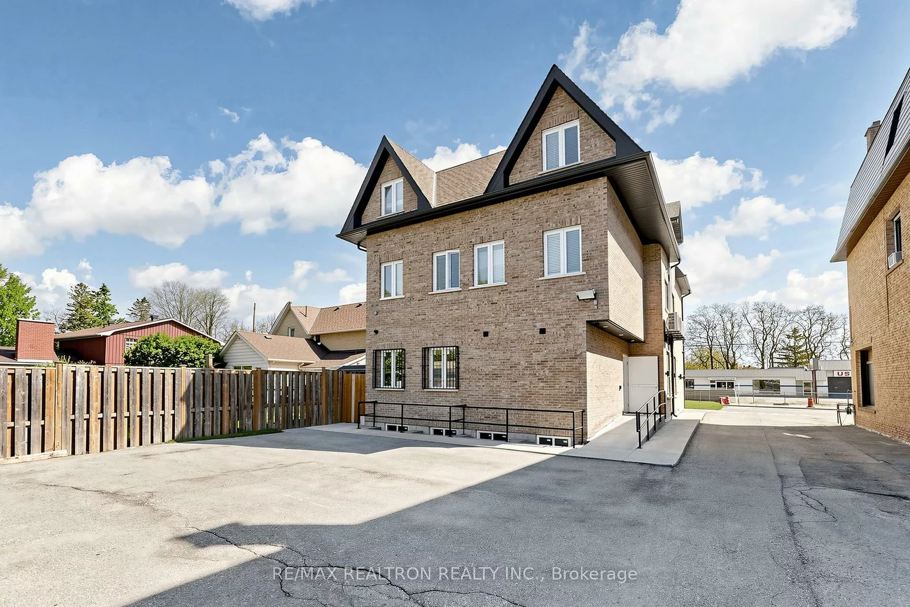 352, Main, Old Markham Village, Markham