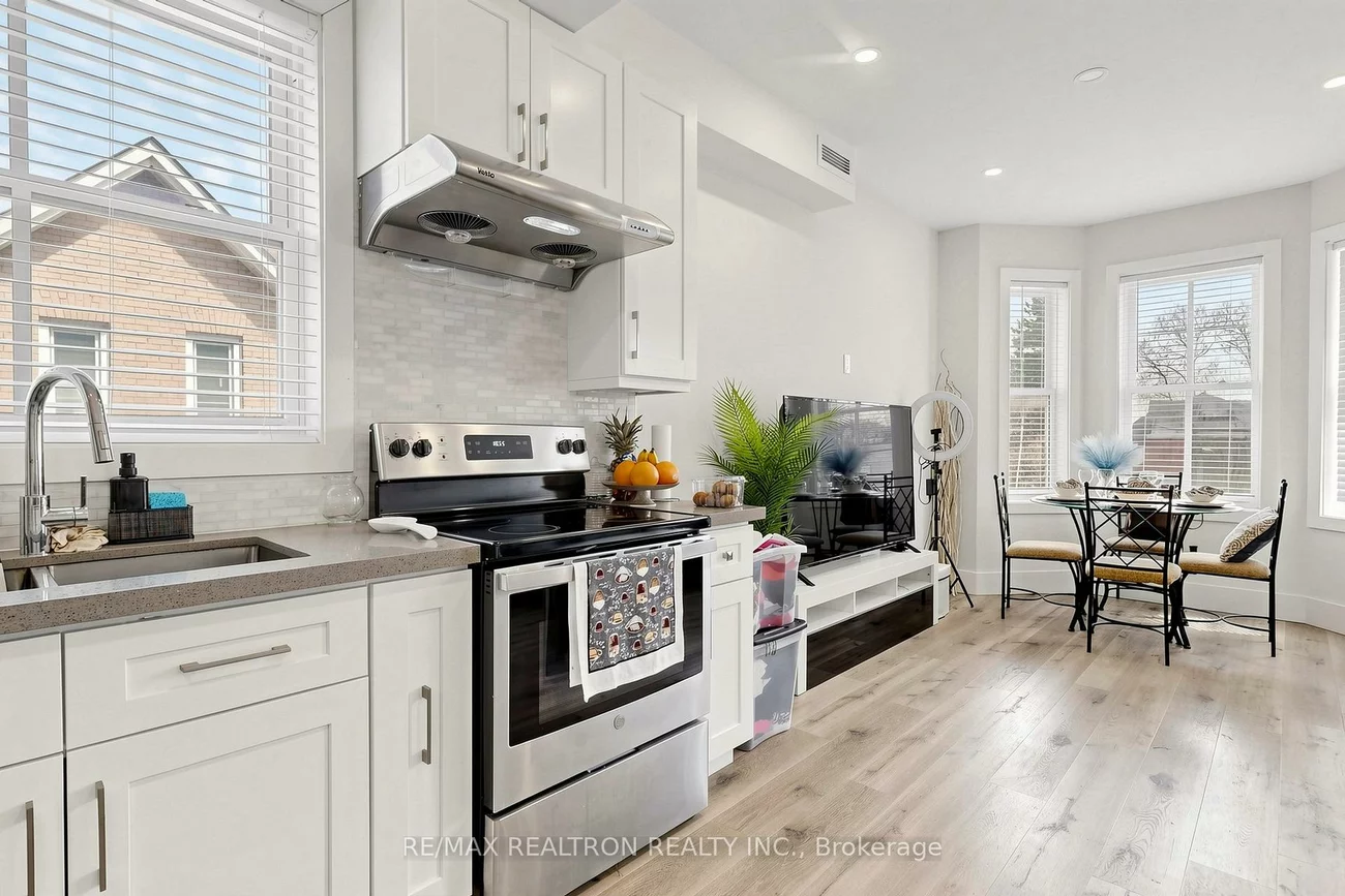 352, Main, Old Markham Village, Markham