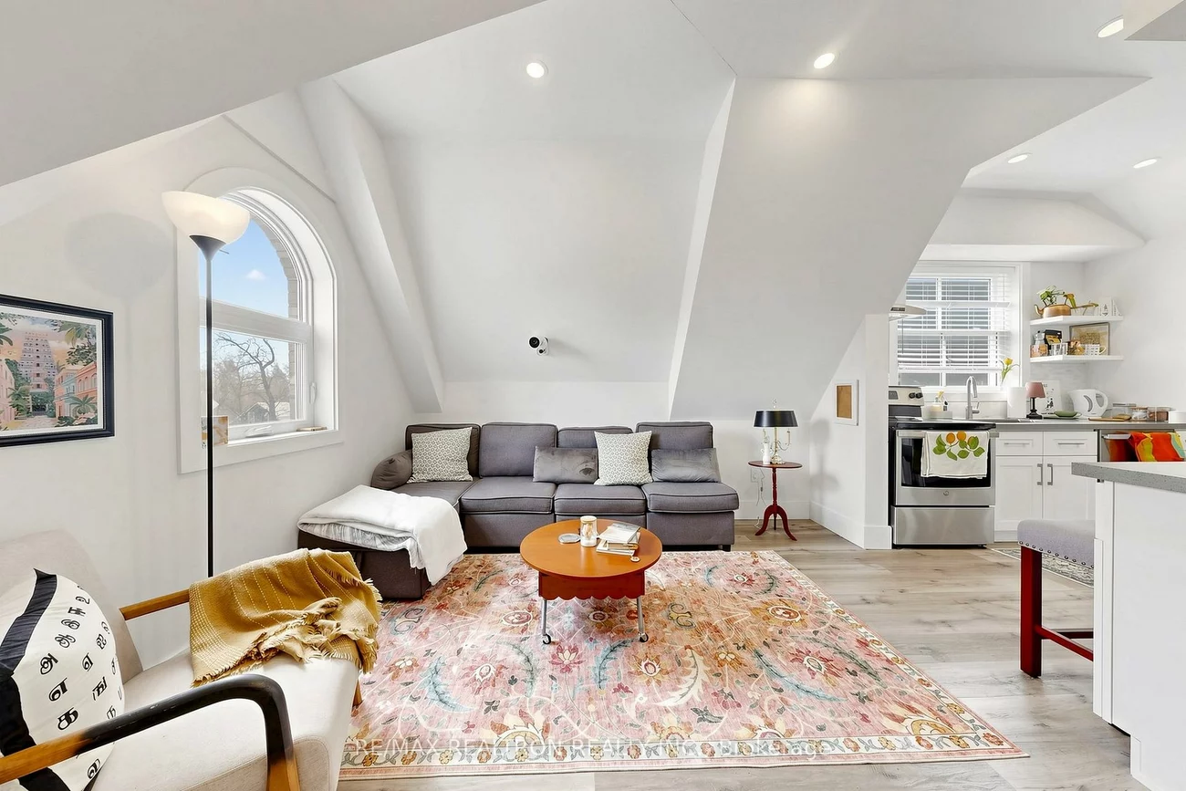 352, Main, Old Markham Village, Markham