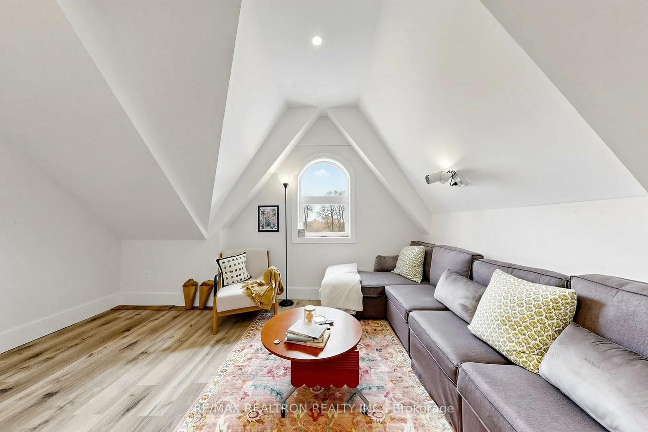 352, Main, Old Markham Village, Markham