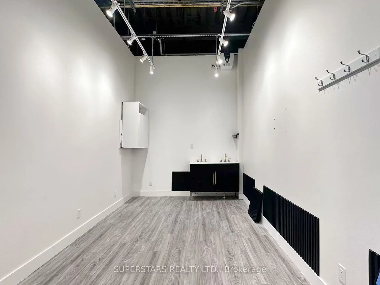 9390, Woodbine, Cachet, Markham