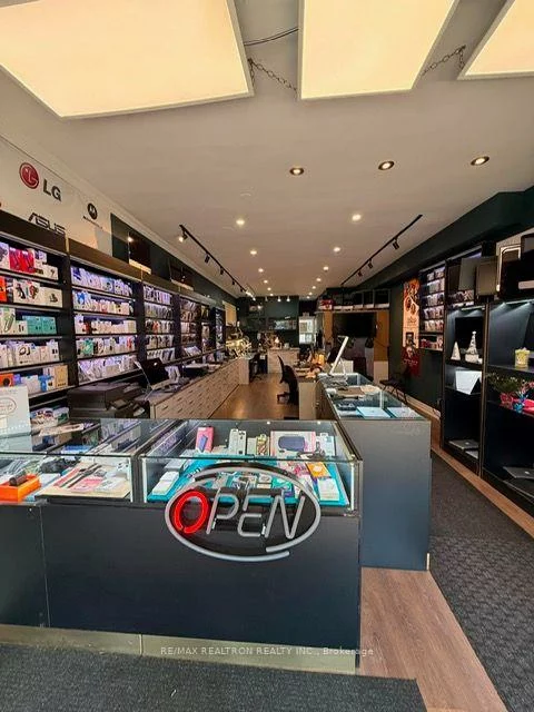 7717, Yonge, Thornhill, Markham